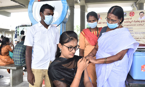 3,194 மையங்களில் கொரோனா  தடுப்பூசி முகாம் தொடங்கியது