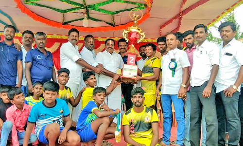 மாவட்ட அளவிலான மின்னொளி கபடி போட்டியில் வெற்றி பெற்றவர்களுக்கு பரிசு