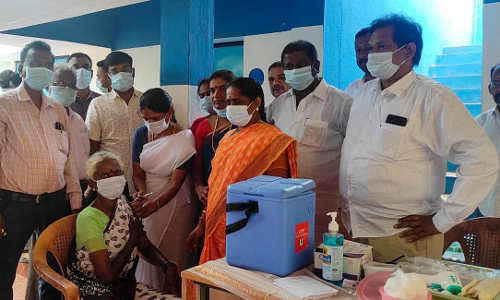 கடலூர் மாநகராட்சியில் 150 இடங்களில் தடுப்பூசி முகாம் :  மேயர் சுந்தரி ராஜா தொடங்கி வைத்தார்