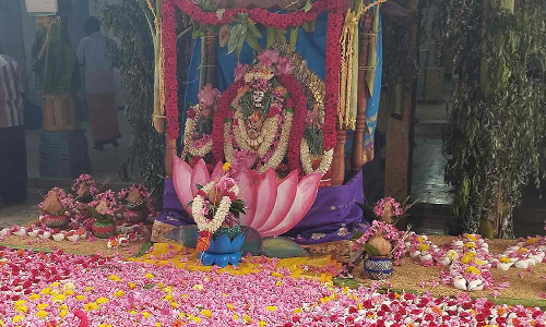 சாரதா மாரியம்மன் கோவிலில் லட்சார்ச்சனை விழா