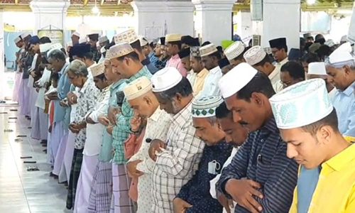 நாகூர் தர்காவில் பக்ரீத் பண்டிகையையொட்டி தொழுகை