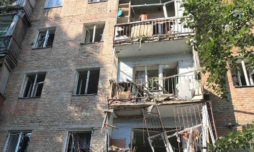 உக்ரைனில் அடுக்குமாடி குடியிருப்பு மீது ரஷியா ஏவுகணை தாக்குதல் - 15 பேர் உயிரிழப்பு