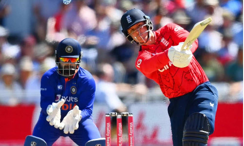 டேவிட் மலான், லிவிங்ஸ்டோன் அதிரடி - இந்தியா வெற்றி பெற 216 ரன்களை இலக்காக நிர்ணயித்தது இங்கிலாந்து