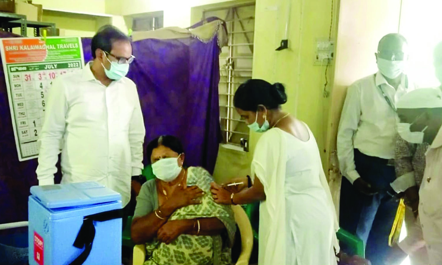 கிருஷ்ணகிரி மாவட்டத்தில் 31-ம் கட்டமாக 1,346 மையங்களில் கொரோனா தடுப்பூசி செலுத்தும் முகாம் கிருஷ்ணகிரி மாவட்டத்தில் 31-ம் கட்டமாக 1,346 மையங்களில் கொரோனா தடுப்பூசி செலுத்தும் முகாம்