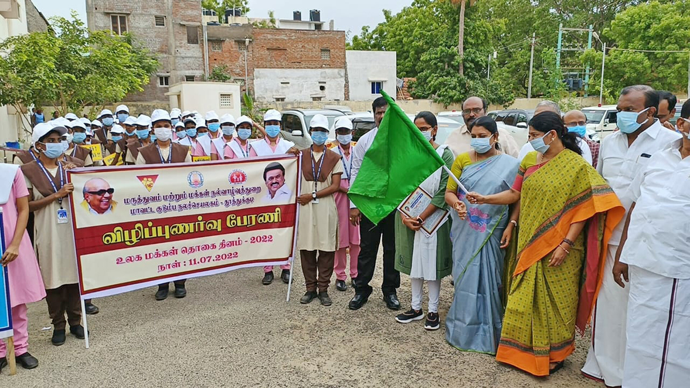 உலக மக்கள் தொகை தினத்தையொட்டி விழிப்புணர்வு பேரணி-கனிமொழி எம்.பி. தொடங்கி வைத்தார் உலக மக்கள் தொகை தினத்தையொட்டி விழிப்புணர்வு பேரணி-கனிமொழி எம்.பி. தொடங்கி வைத்தார்