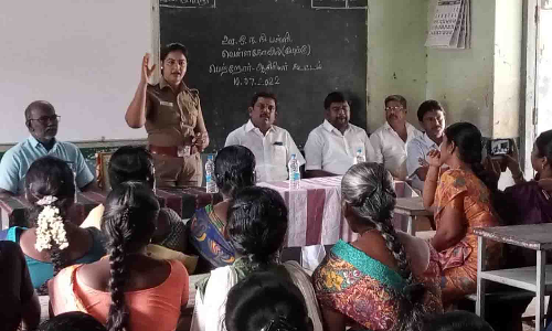 வெள்ளகோவில் ஊராட்சி பள்ளியில் குழந்தைகள் பாதுகாப்பு விழிப்புணர்வு கூட்டம்