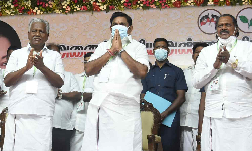 எடப்பாடி பழனிசாமி இடைக்கால பொதுச்செயலாளராக தேர்வு- 4 மாதங்களுக்குள் தேர்தல் நடத்த தீர்மானம்