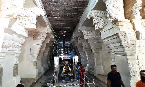 திருஉத்தரகோசமங்கை கோவிலில் புதுப்பொலிவுடன் நந்தி மண்டபம்