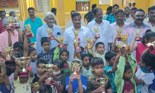 மாநில அளவிலான செஸ் போட்டி-  நேரு எம்.எல்.ஏ., பரிசளிப்பு