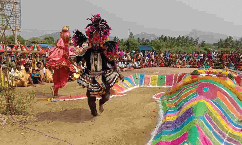 சோளிங்கர் திரவுபதி அம்மன் கோவிலில் துரியோதனன் படுகளம்