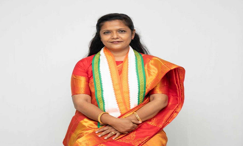 பாரதிய ஜனதா கட்சி தலைவர் காங்கிரஸ் கட்சியை விமர்சிப்பதை நிறுத்த வேண்டும்