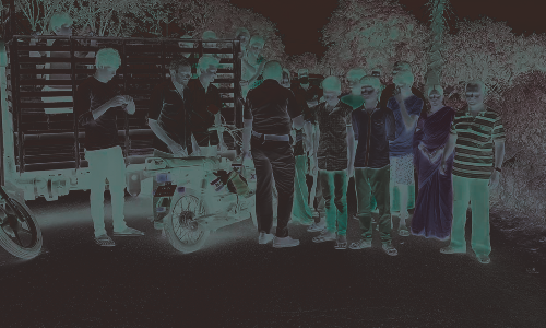 போச்சம்பள்ளி அருகே  சாலை அமைக்க கோரி கிராம மக்கள் மறியல்