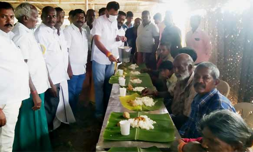 பள்ளிப்பாளையம் அருகே கோவில் திருவிழாவில் அன்னதானம்