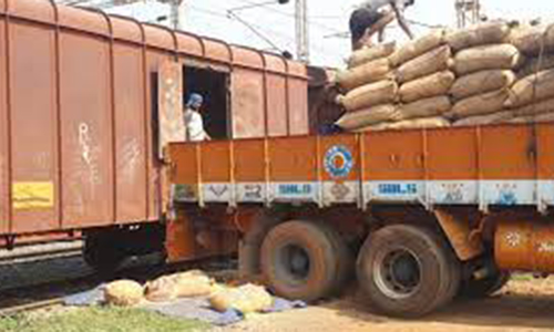 அரவைக்காக 1200 டன் நெல் அனுப்பி வைப்பு