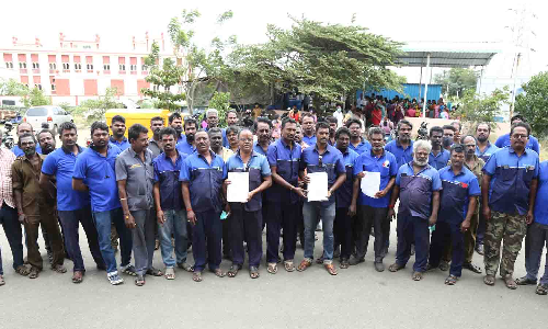 அரசு நிலம் வழங்க கோரி மோட்டார் வாகன பழுதுபார்ப்போர் சங்கத்தினர் மனு