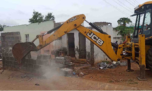 பல்லடம் செங்குட்டை பகுதியில் ஆக்கிரமிப்பு வீடுகள் அகற்றம்