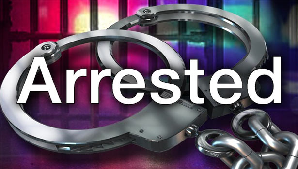 வீட்டில் மது பாட்டில்கள் பதுக்கி விற்றவர் கைது வீட்டில் மது பாட்டில்கள் பதுக்கி விற்றவர் கைது