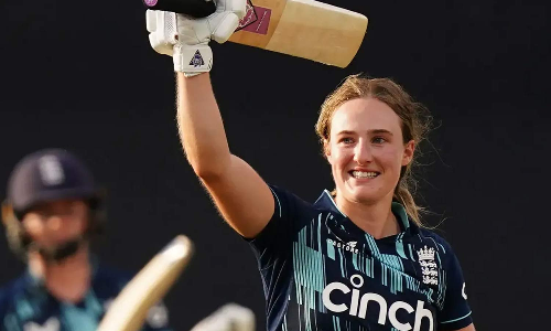 மகளிர் கிரிக்கெட்: தென் ஆப்பிரிக்காவுக்கு எதிரான போட்டியில் இங்கிலாந்து வெற்றி