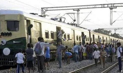 கடலூர் அருகே பயணிகள் ரயில் மீண்டும் பழுது:  பொது மக்கள் கடும்  அவதி