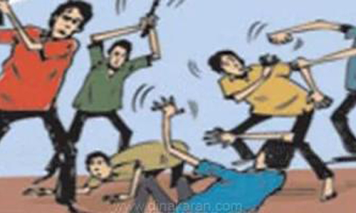 அரசூரில்  இளம்பெண்ணிடம் தவறாக நடக்க முயன்ற வாலிபருக்கு பொதுமக்கள் தர்ம அடி