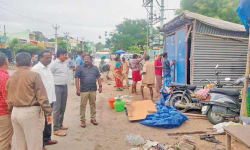 திருச்செங்கோட்டில்  32 ஆக்கிரமிப்பு கடைகள் அகற்றம்