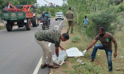 வனப்பகுதியில் பிளாஸ்டிக் கழிவுகள் அகற்றம்