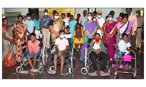 பணியின்போது விபத்து ஏற்பட்டு மரணமடைந்த   7 பேரின் குடும்பங்களுக்கு ரூ.35 லட்சம் நிவாரண உதவித்தொகை-   தருமபுரி கலெக்டர் சாந்தி வழங்கினார்