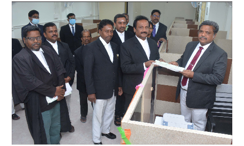 கிருஷ்ணகிரி நீதிமன்றத்தில்  வழக்கு விவரங்களை ஆன்லைனில் பதியும் இ-சேவை மையம்-  மாவட்ட முதன்மை நீதிபதி தொடங்கி வைத்தார்