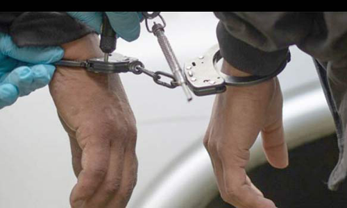 வழிப்பறியில் ஈடுபட்ட 2 வாலிபர்கள் கைது