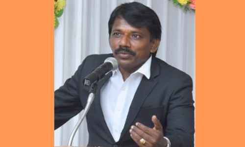 சாதனையாளர் விருது பெறும் மதுரை டாக்டர் பரத்