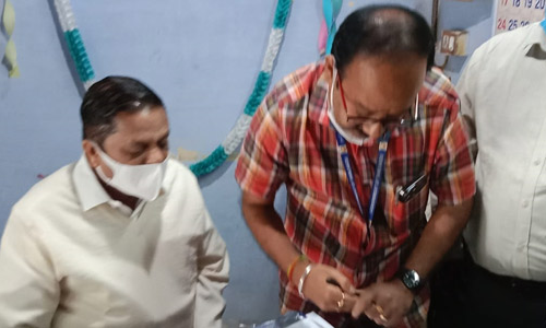 குன்னூரில்  ரேஷன் கடைகளில் அமைச்சர் ராமச்சந்திரன் திடீர் ஆய்வு