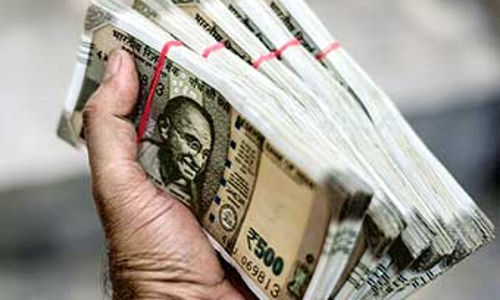 தி.மு.க. பிரமுகர் காரை உடைத்து கைவரிசை: பாளையில் கொள்ளையடிக்கப்பட்ட ரூ. 17 லட்சம் ஆந்திராவில் மீட்பு