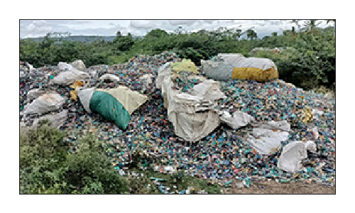 பாகல்பட்டி ஏரியில்  மூட்டை மூட்டையாக டன் கணக்கில் கொட்டப்பட்ட பிளாஸ்டிக் குப்பைகள்