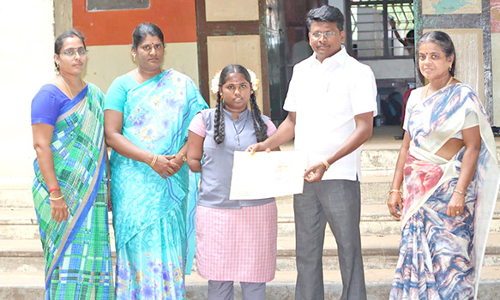 மாணவிகளுக்கு விழிப்புணர்வு ஓவியப்போட்டி