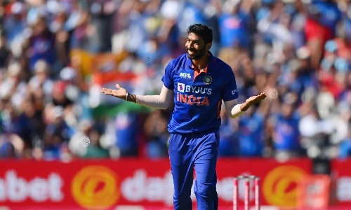 முதல் ஒருநாள் போட்டி: 17 ரன்னில் 4 முக்கிய விக்கெட்டுகளை பறிகொடுத்த இங்கிலாந்து