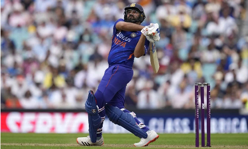 பும்ரா, ரோகித் சர்மா அபாரம் - இங்கிலாந்தை 10 விக்கெட் வித்தியாசத்தில் வீழ்த்தியது இந்தியா