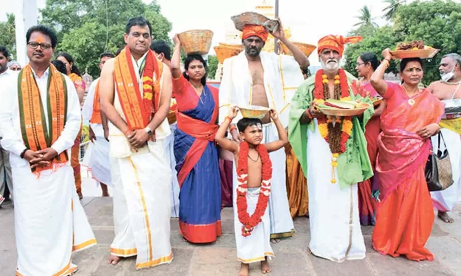 கபாலீசுவரர் கோவிலில் இருந்து ஸ்ரீசைலம் கோவிலுக்கு வஸ்திர மரியாதை