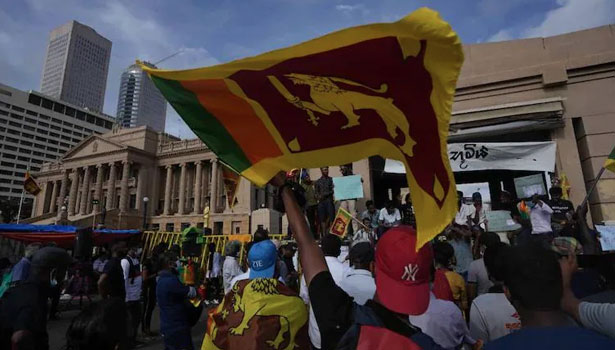 நீடிக்கும் போராட்டம்- இலங்கையில் அவசர நிலை பிரகடனம்