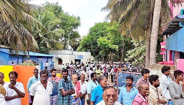 விவசாயிகள் முற்றுகை போராட்டம் விவசாயிகள் முற்றுகை போராட்டம்