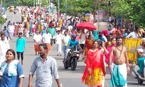 திருவண்ணாமலையில் அதிகாலை முதலே கிரிவலம் சென்ற பக்தர்கள்