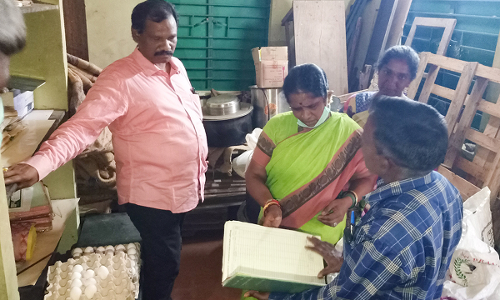 கடலூர் மாநகராட்சி பள்ளியில் சத்துணவு சரியான முறையில் வழங்கப்படுகிறதா? என மேயர் ஆய்வு