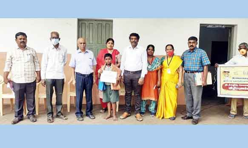 தூய்மை தூதுவராக நியமிக்கப்பட்ட பள்ளி மாணவர்களுக்கு சான்றிதழ்