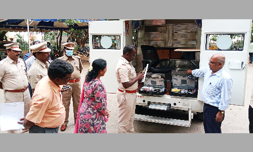 நவீன நடமாடும் தடய அறிவியல் ஆய்வக வாகனம்