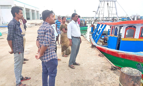 தடை செய்த வலைகளை பயன்படுத்தினால் நடவடிக்கை - மீன்வளத்துறை அதிகாரிகள் எச்சரிக்கை