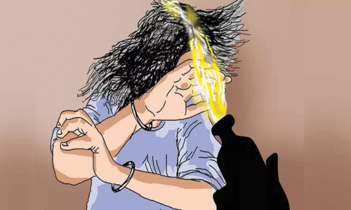 ஆந்திராவில் சாலையில் நடந்து சென்ற இளம்பெண் ஆசிட் வீசி கொலை