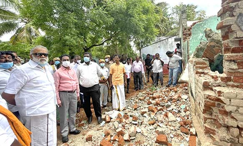 செம்பட்டி அருகே சமத்துவபுரத்தில் ரூ.1.62 கோடி மதிப்பில்  வீடு பராமரிப்பு பணிகள் அமைச்சர் இ.பெரியசாமி ஆய்வு