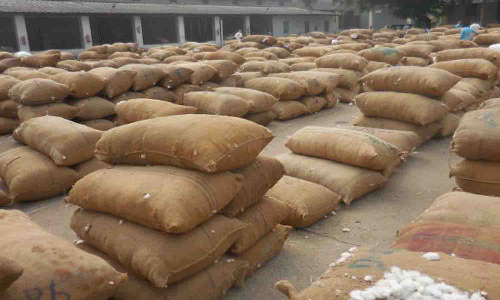 வெள்ளகோவிலில் மூட்டை தூக்கும்போது தடுமாறி விழுந்து தொழிலாளி சாவு