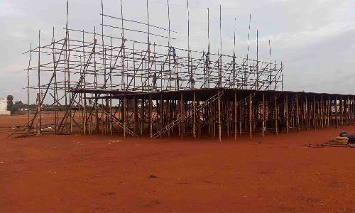 பல்லடத்தில்  பா.ஜ.க., பொதுக்கூட்டம் - மேடை அமைக்கும் பணிகள்  தீவிரம்