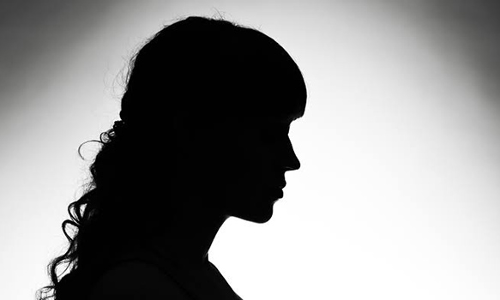 நிர்வாணமாக்கி வீடியோ எடுத்து மிரட்டல்- தொழில்அதிபரை வரவழைத்து சதி வலையில் சிக்க வைத்த பெண்