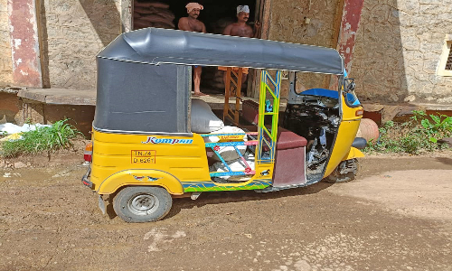 களியக்காவிளை அருகே ஆட்டோவில் கேரளாவிற்கு கடத்த முயன்ற 500 கிலோ ரேசன் அரிசி பறிமுதல்